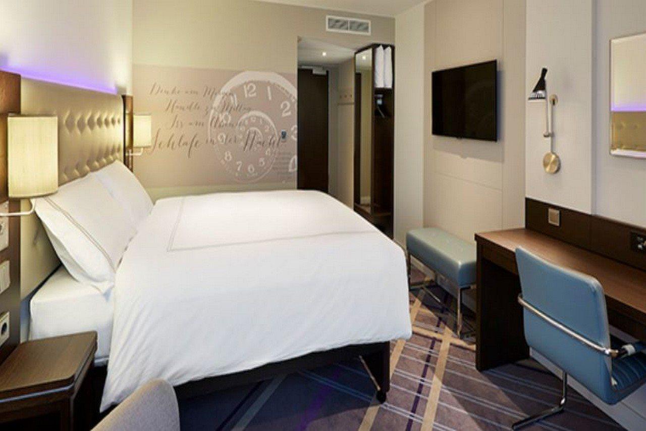 Premier Inn Nuernberg City Opernhaus Экстерьер фото