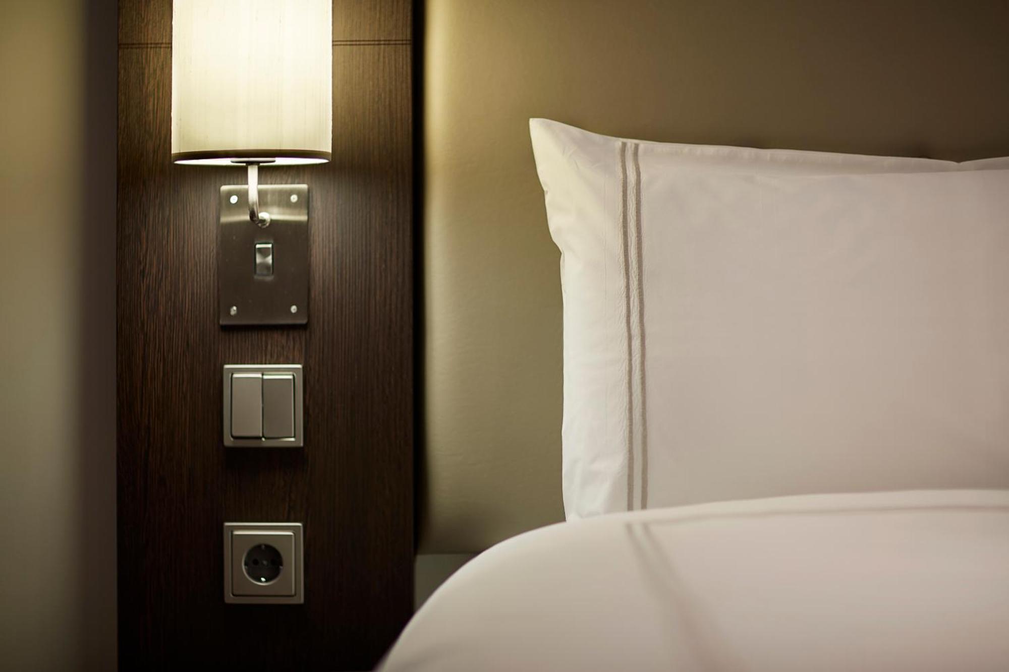 Premier Inn Nuernberg City Opernhaus Экстерьер фото